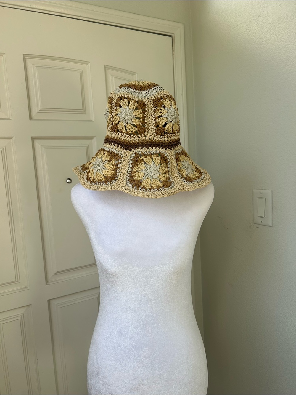 Steve Madden Crochet Bucket Hat Boho Coastal Granny Square